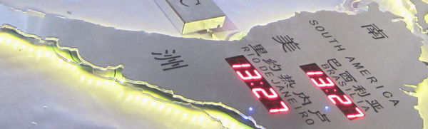 世界地图时钟的时间显示器件采用LED数码管